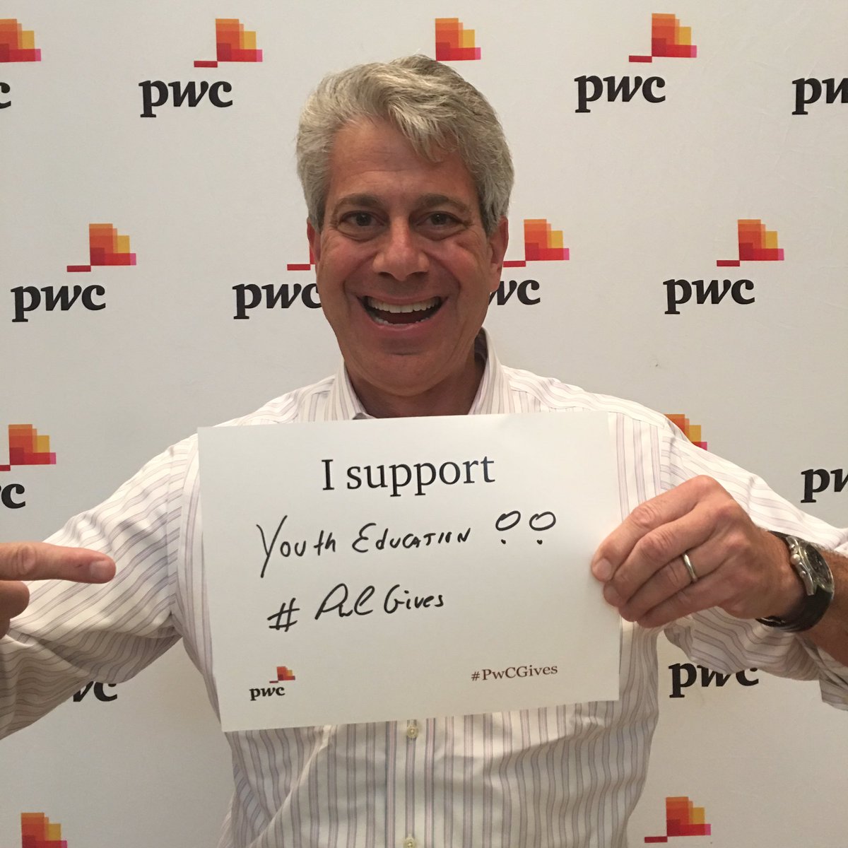 Mitch_Roschelle's tweet image. Proud to kick off the #PwCGives campaign @PwC_LLP @PwCFoundation