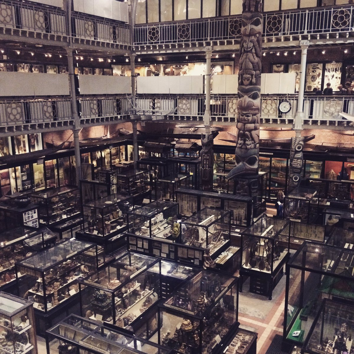 The_WildWithin's tweet photo. Talk about a gorgeous museum. #PittRiversMuseum #oxford #oxforduniversity #museum #naturalhistory #daytrip #travel https://t.co/QftKAEYXnU