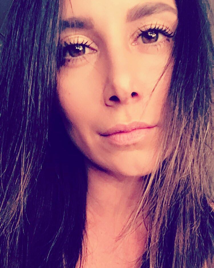 vikki_ikki's tweet photo. A sleepy face good morning to ya! https://t.co/Ky68Iyw2cE