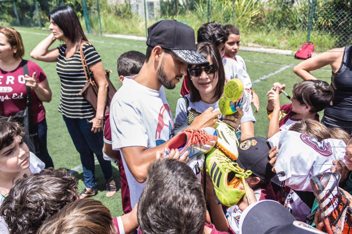 FutVinotinto's tweet photo. Josberth Zambrano (@jojozasu), jugador de fútbol profesional, compartió con nuestros #FuturosVinotinto durante la temporada vacacional. https://t.co/6kq68jWRYo