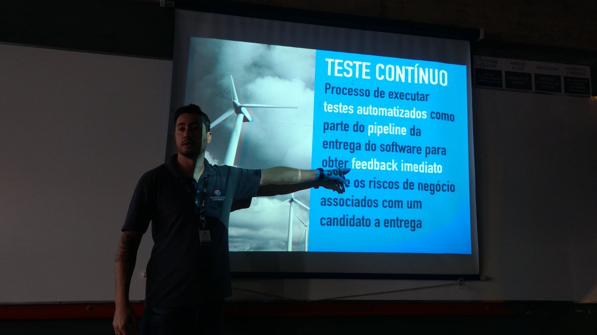 tatianeaguirres's tweet photo. @eliasnogueira falando sobre testes contínuos na #TrilhaDevOps #TheDevConf https://t.co/xT8D6beLWk