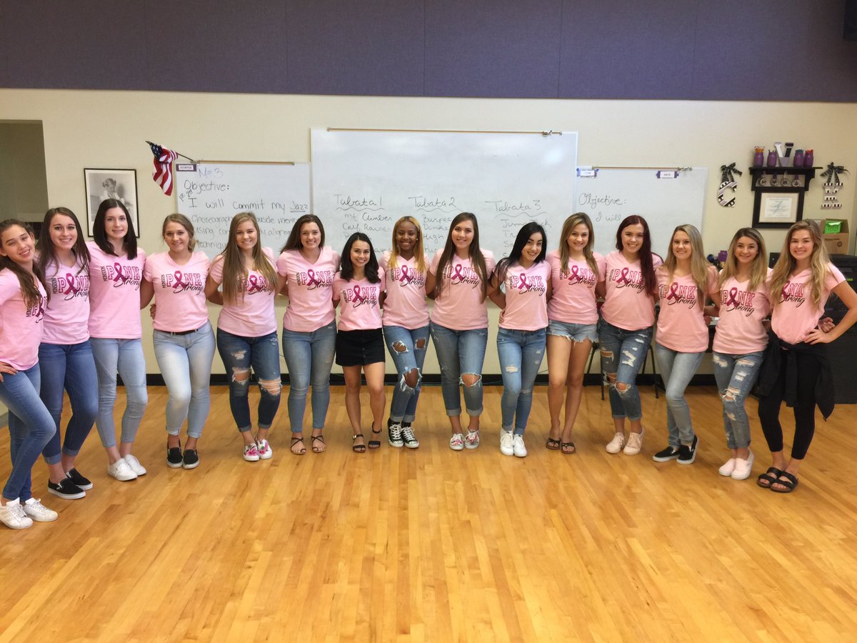 VVHSPomLine's tweet photo. We were PINK ๐on Wednesday #dyerstrong #strongertogether #purplegoespink โ๐ https://t.co/U7cYHw6Ibx