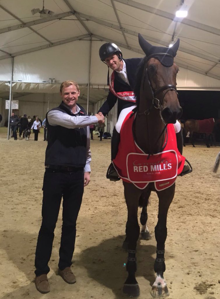 REDMILLSHorse's tweet photo. Tom congratulates @clayton_joe the Connolly's RED MILLS Senior Newcomers Champion https://t.co/HHX4elyApr