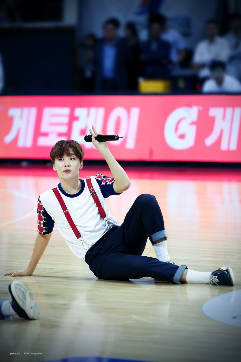 SeventeenPics's tweet photo. boo looking sassy https://t.co/S9QVOj15hK