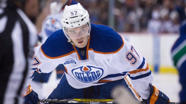 SportsCentre's tweet image. JUST IN: Edmonton Oilers name Connor McDavid as their new captain, their youngest to wear the 'C' in team history. #TSNHockey