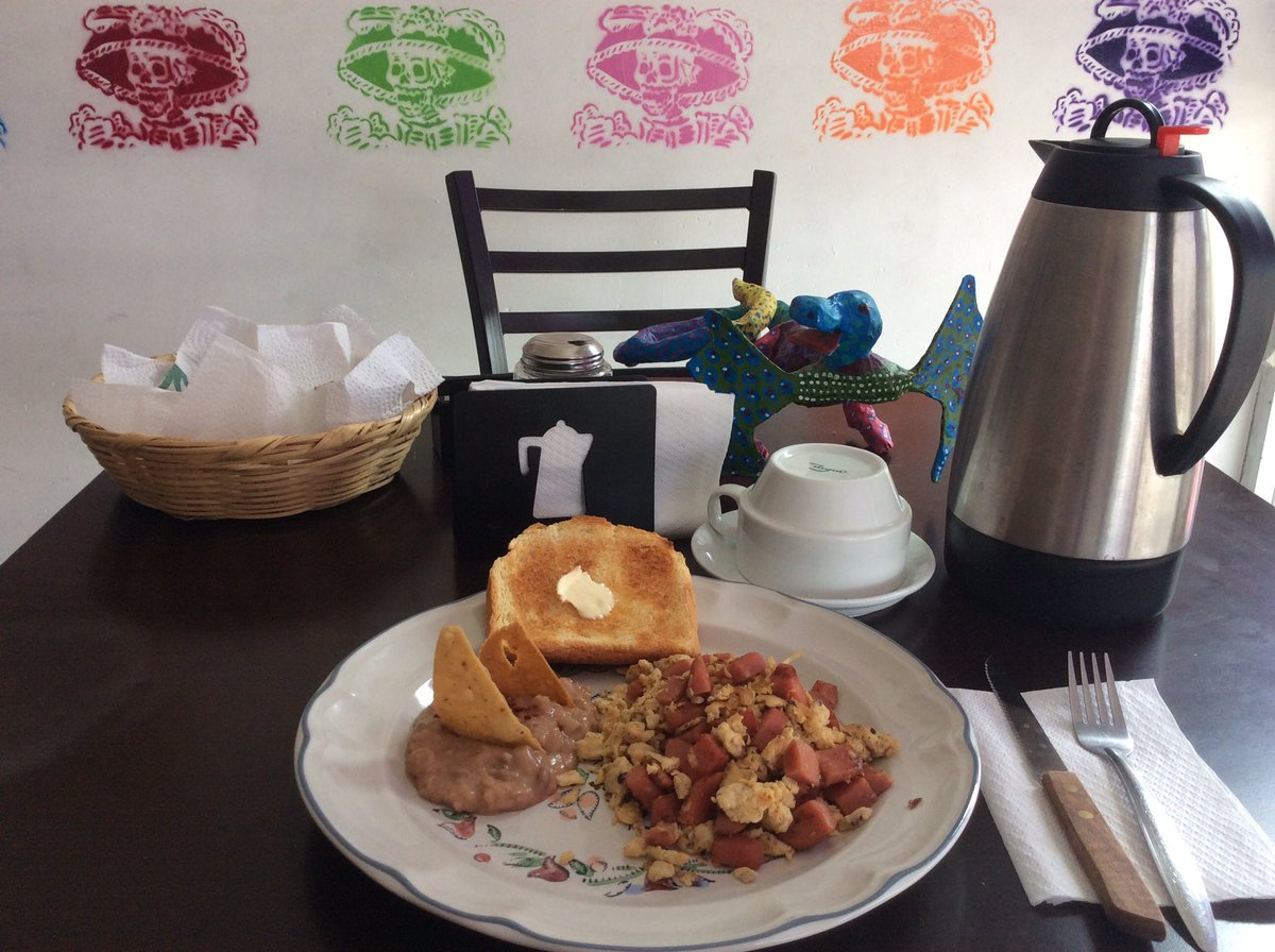 Cafebrijes's tweet photo. Desayuno completo $53 en @Cafebrijes #Jiutepec
Huevos al gusto, café refil, pan tostado, tortillas y frijoles. #Morelos https://t.co/nAQu5VQkCx
