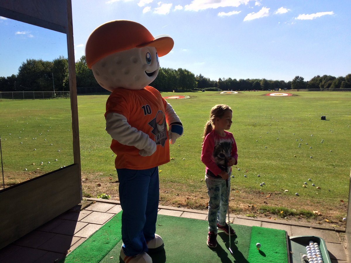 NGF_'s tweet photo. Vanmiddag maakten kids uit de buurt kennis met golfen bij Efteling Golfpark. Golf is andere fun en altijd #RAAK! https://t.co/rw8tguJvFU https://t.co/5BbN0a9xxq