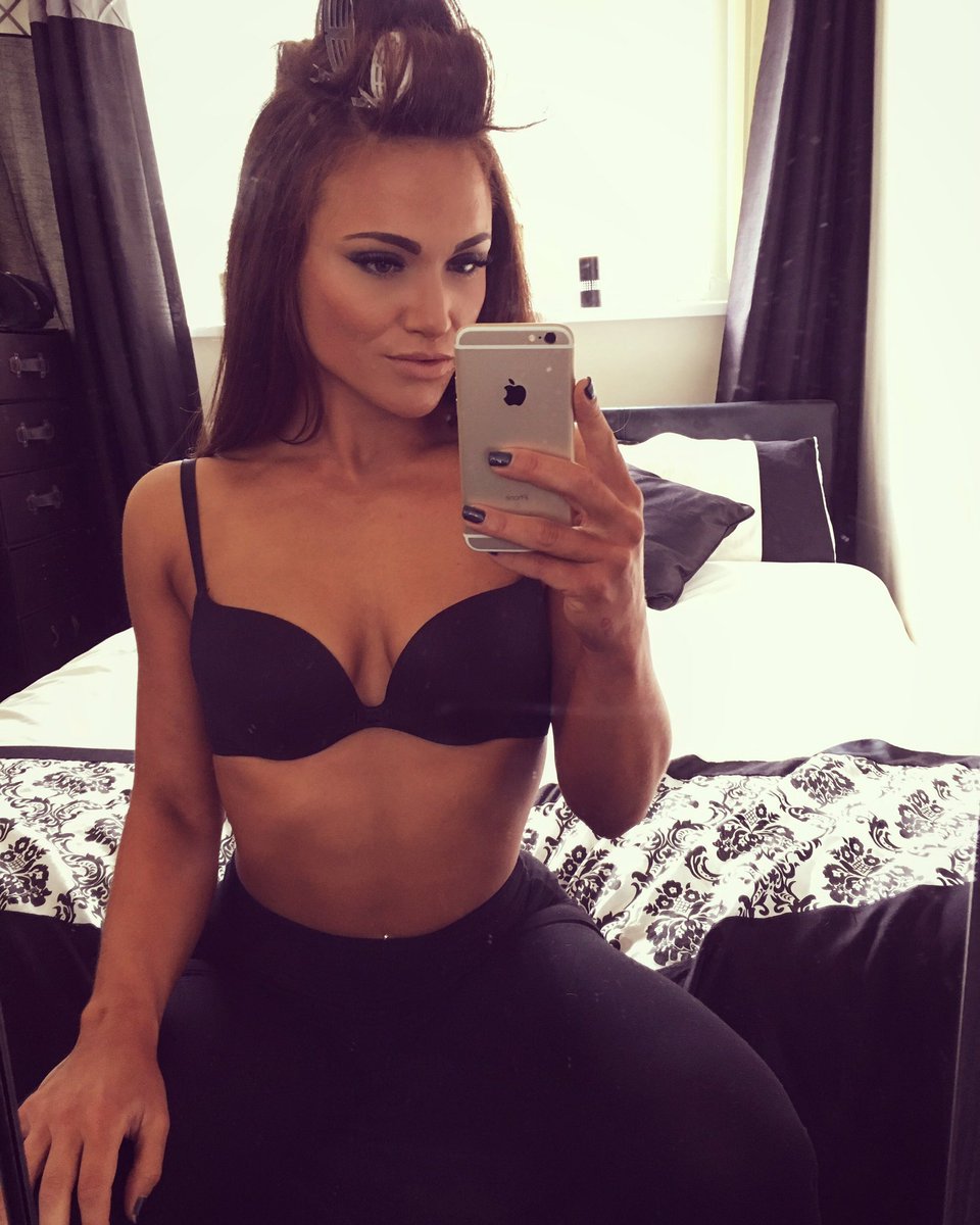 ▫️▪️Don't play hard to get. Play hard to forget.▪️▫️#selfie #cute #boudoir #blackandwhite #Motd