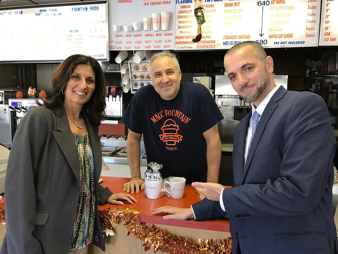 ConnectOneBank's tweet photo. So much Client Love in #UnionNJ #CXDAY2016 #CXDay #clientappreciation https://t.co/M7fzrbcwY8
