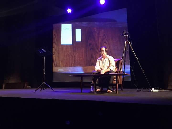 Cosmopoetica_ES's tweet photo. Javier Fernández en #Cosmopoética13.
#AcciónPoética #CórdobaEsp #nadiescapa https://t.co/tRf6xPN8cU
