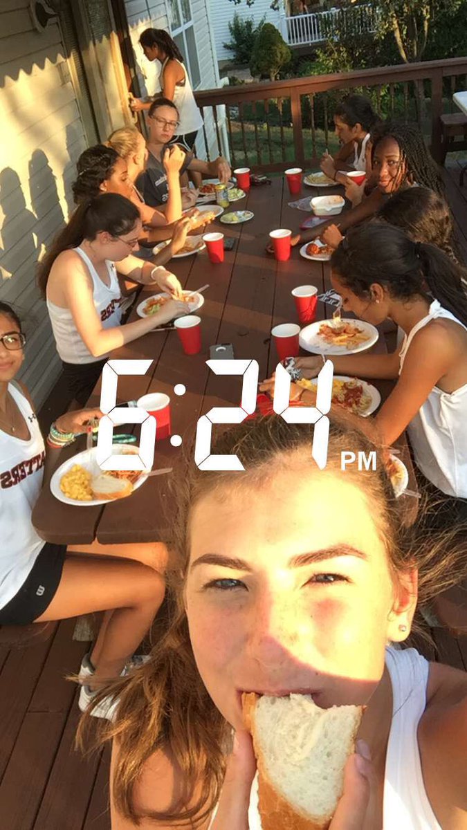 mcelrath_amber's tweet photo. People say that all the tennis team does is eat... ITS TRUE! So come eat w/ us @ valley square panera between 4-8 today!! https://t.co/g8YI8i1XyP