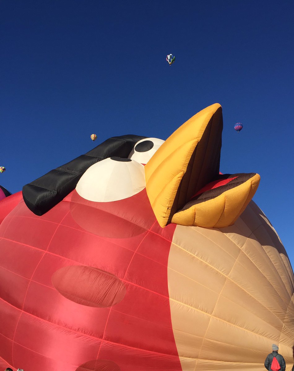 mindy_yoga's tweet photo. #angrybirds #crewforaday #balloonfiesta thank you frank😘 https://t.co/eZIqI9LyPp