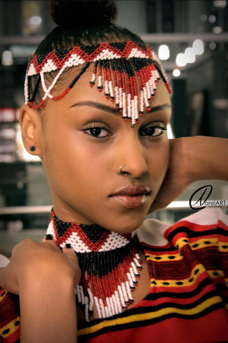 NarelART's tweet photo. •CULTURE•
ThrowBack
📽: IG: NarelArt
Model : @Howaa_YA_Doing 
#culture #portrait #photography https://t.co/fh7fs2p7cG