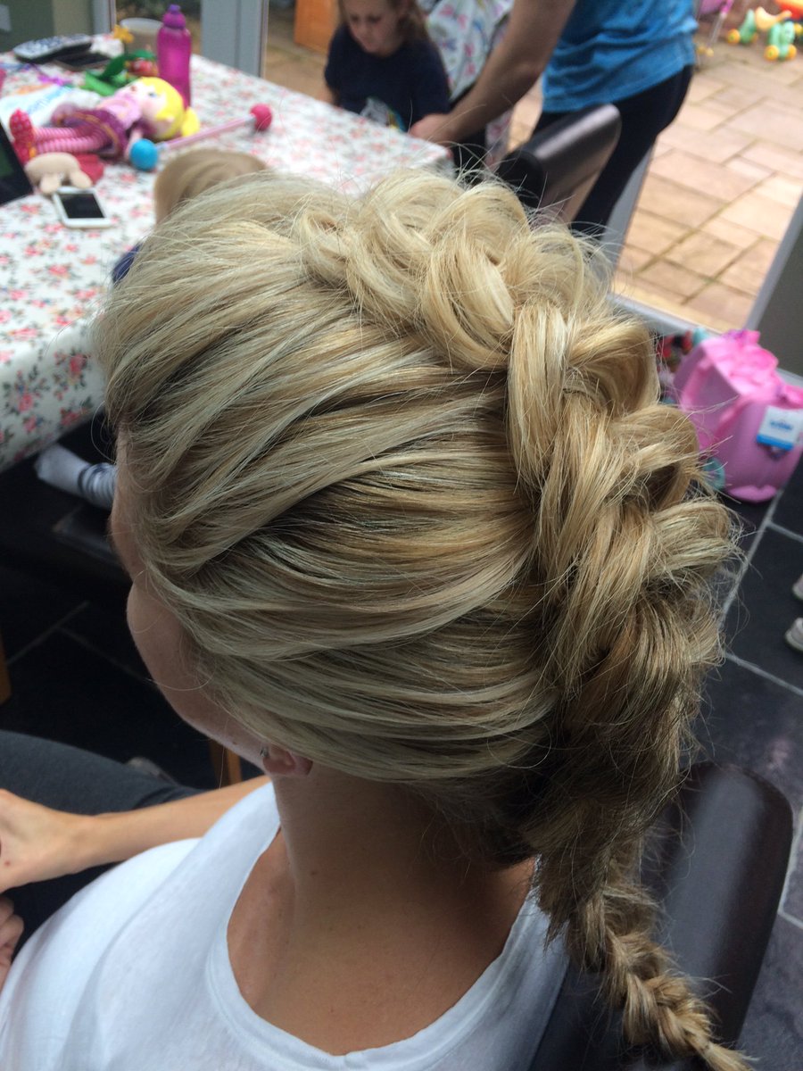 myhairfantasy's tweet image. Stunning #Mohawkbraid #braidedhairstyle #hairup #braids #warrington #cheshire #hairstylist #occasionhair