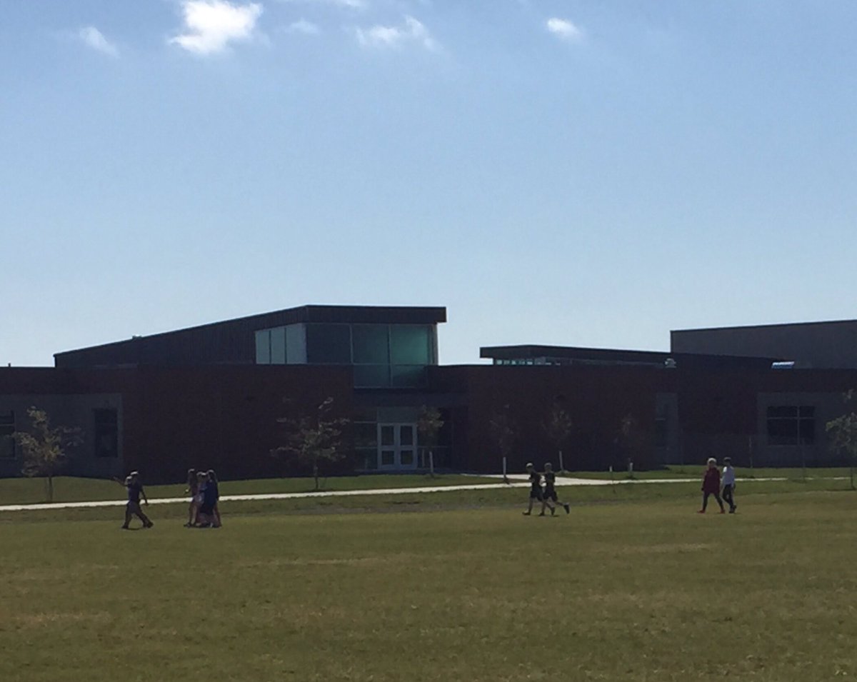 learningrocks5's tweet image. 5th grade rock creek annual walk day #rctopdogs #rclearns @AnkenyRockCreek