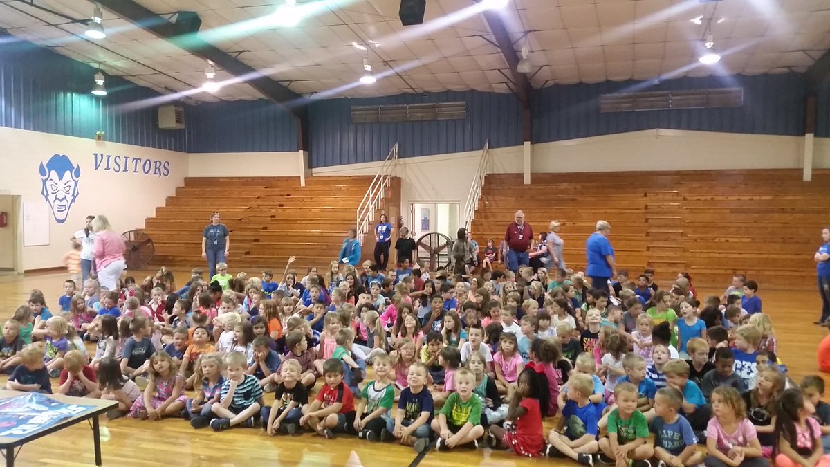 CelesteElem's tweet photo. Fundraiser time here at CES! Ask you kids about it tonight! #sharkattack @thecelesteisd https://t.co/xeXDaJOap9