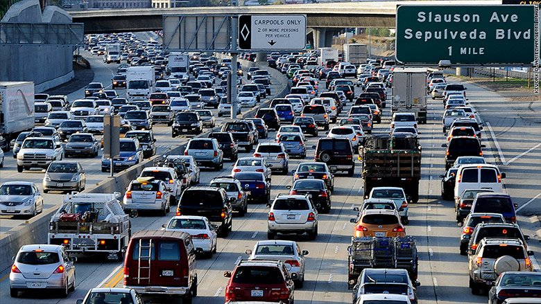 CNN's tweet photo. "The day will come when there are no fatalities": US government wants to end traffic fatalities within 30 years https://t.co/eRvG3HNu1d https://t.co/Am9pdEq2Ui
