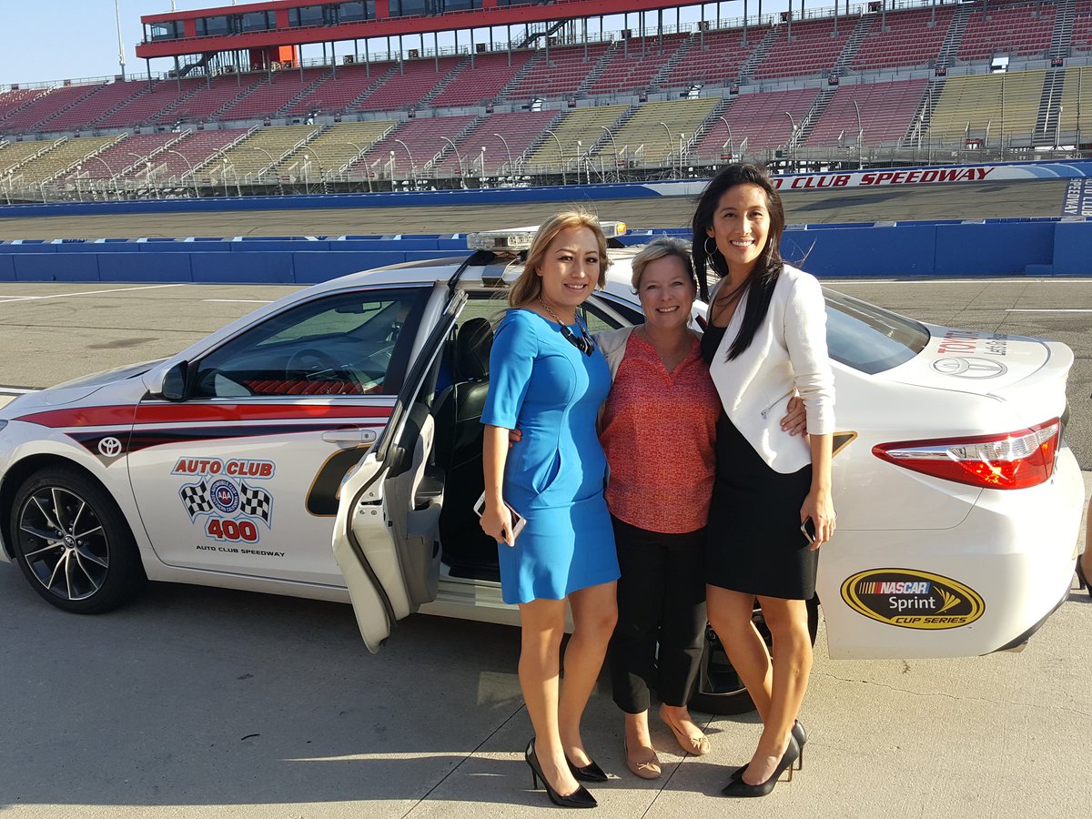 mama_tree03's tweet photo. So much fun flying around the track with my CoreNet peeps at #autoclubspeedway #corenetsocal https://t.co/U2LF9CtIfN