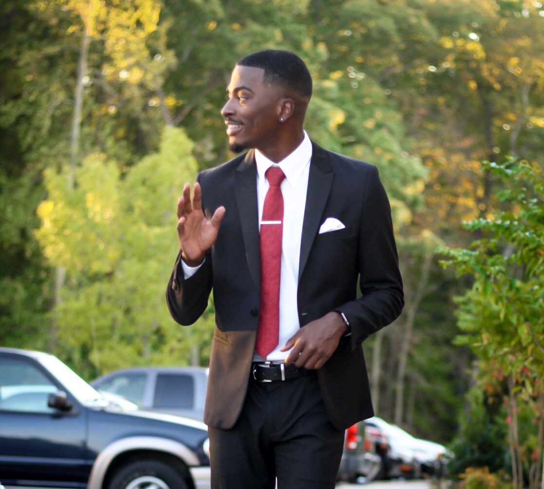 _DariusJr's tweet photo. Black Excellence 👔 https://t.co/UQcinCKhWO