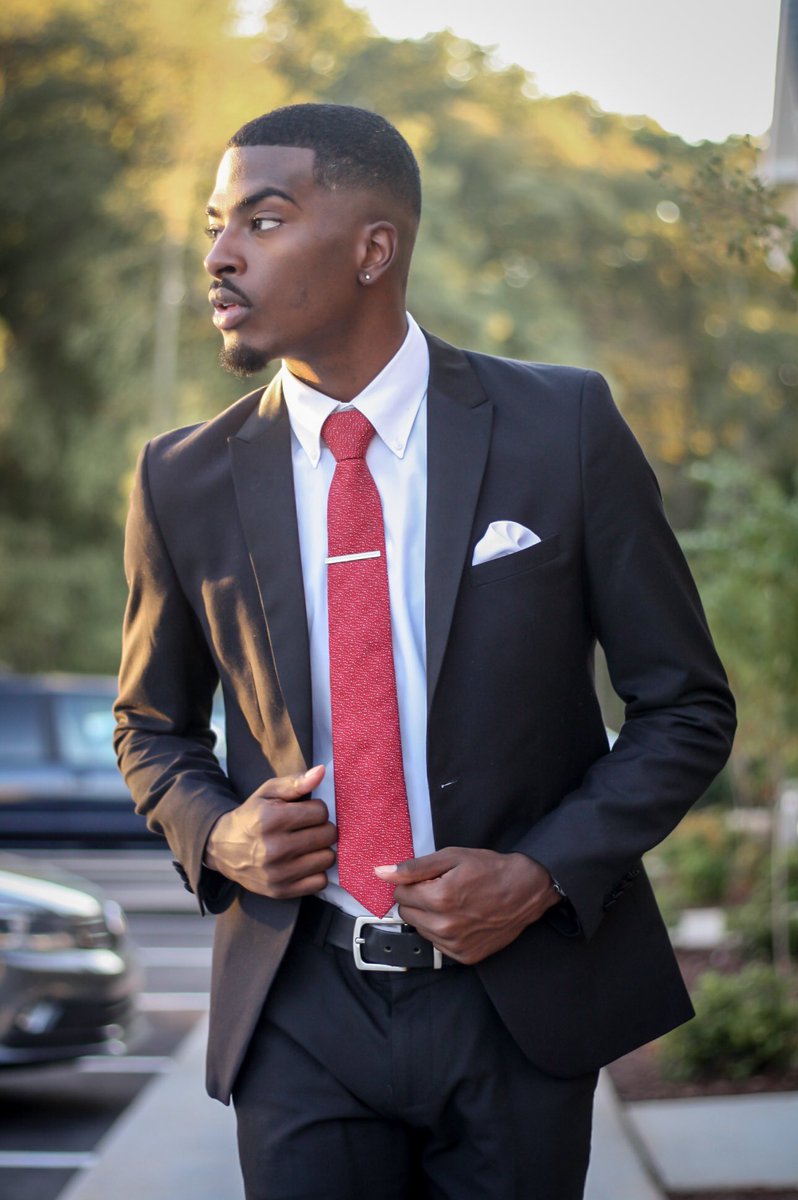 _DariusJr's tweet photo. Black Excellence 👔 https://t.co/UQcinCKhWO