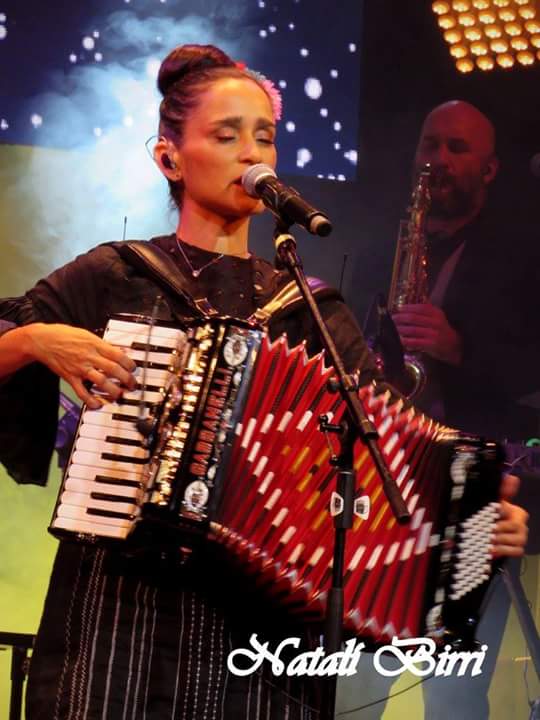 natibirri's tweet photo. Así sentís la música @julietav excelente show en Rosario! #prensa #leva https://t.co/Kstu26dZa4