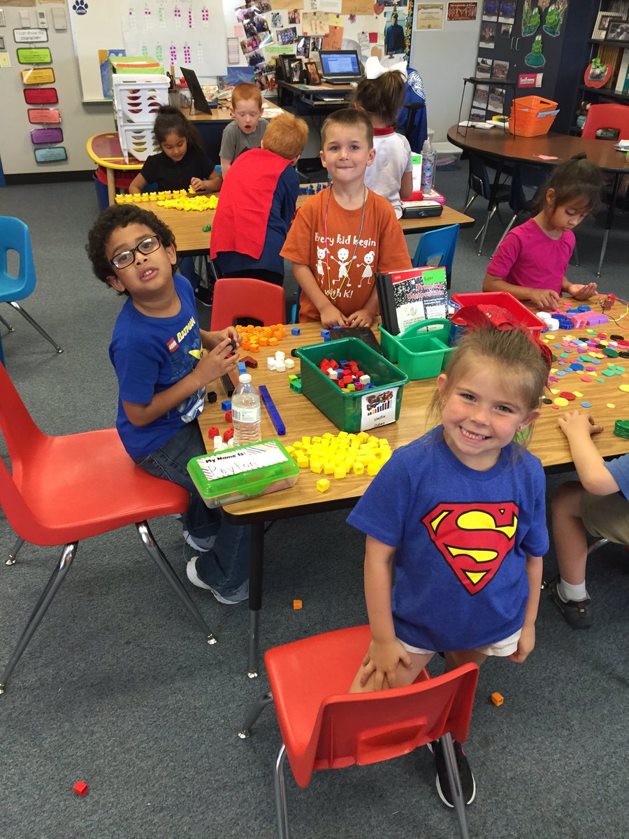 missbelew3's tweet photo. Sorting stations https://t.co/XaSiWGRVlB
