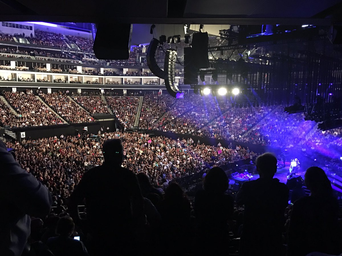 StarGingerbyMai's tweet photo. Hello #Veggie #PaulMcCartney friends! #starginger is making plenty of veggie rice bowls #SacramentoProud #Golden1Center #SacramentoKings https://t.co/Tjwm3Ftstr