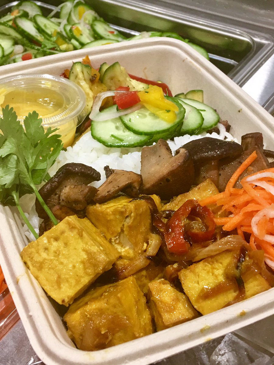 Hello #Veggie #PaulMcCartney friends! #starginger is making plenty of veggie rice bowls #SacramentoProud #Golden1Center #SacramentoKings