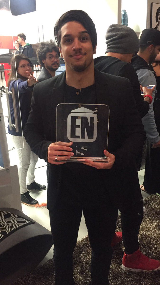 EntubadosSony's tweet photo. O GRANDE VENCEDOR! #EntubadosNoSonyFinal https://t.co/eP2hou7286