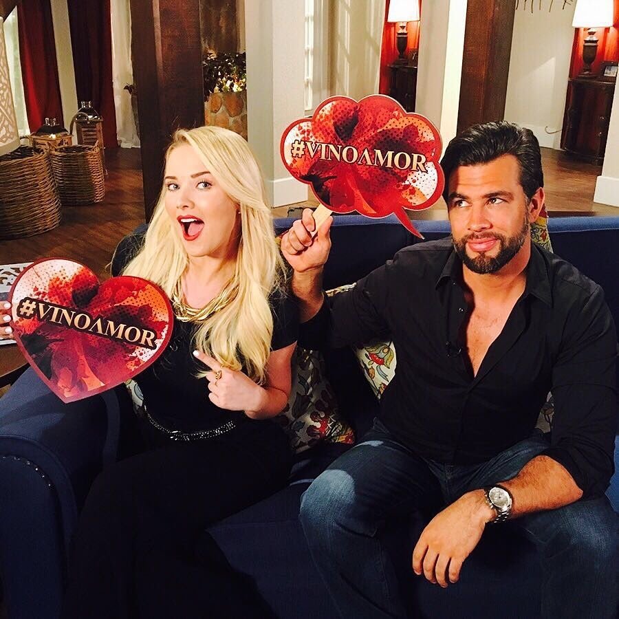 Kimy2RamosVips's tweet photo. Los Malos Más Buenos 😈😇 #Juan y #Graciela 😚😘😍 @Kimy2Ramos @CHRISDELACAMPA https://t.co/ueGXZHw1Ja