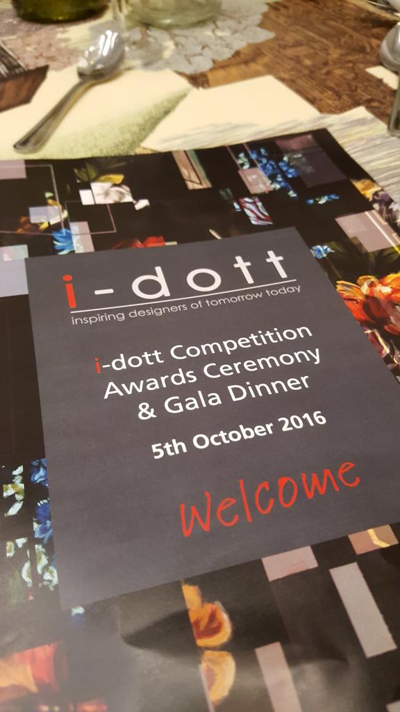 DontCrampMyBlog's tweet photo. This guy is soo inspiring it's unreal!! #idott #waynehemingway
#internationalwallpaperweek #wallpaperweek https://t.co/fd4xLI9WV9