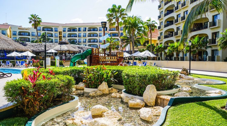 CaptContent's tweet photo. 5 Ways User Generated #Content Works For #hotelmarketing. https://t.co/invu0tWvqF https://t.co/9NUgMVQRuO