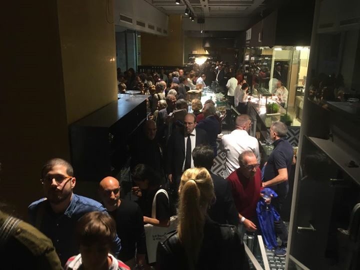 viadeigourmet's tweet photo. Grande successo per l'apertura del #mercatocentraleroma #bontàelementare #viagiolitti36 https://t.co/Vc2Q8JVSc1