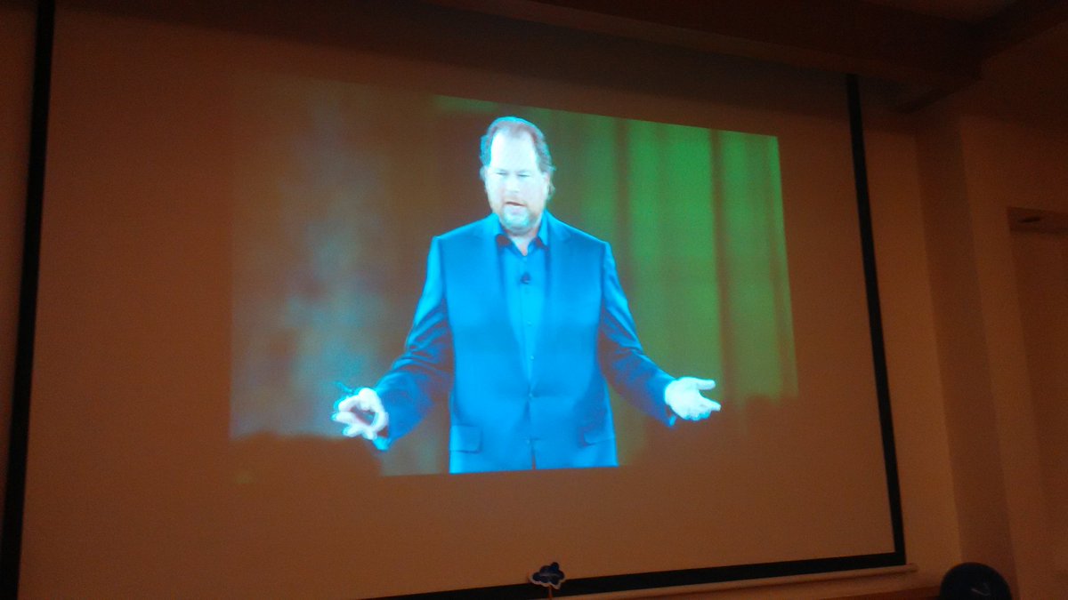 sytdreamflash's tweet photo. @suyatitech live streaming #DF16 @Benioff https://t.co/emsGPYSYUl