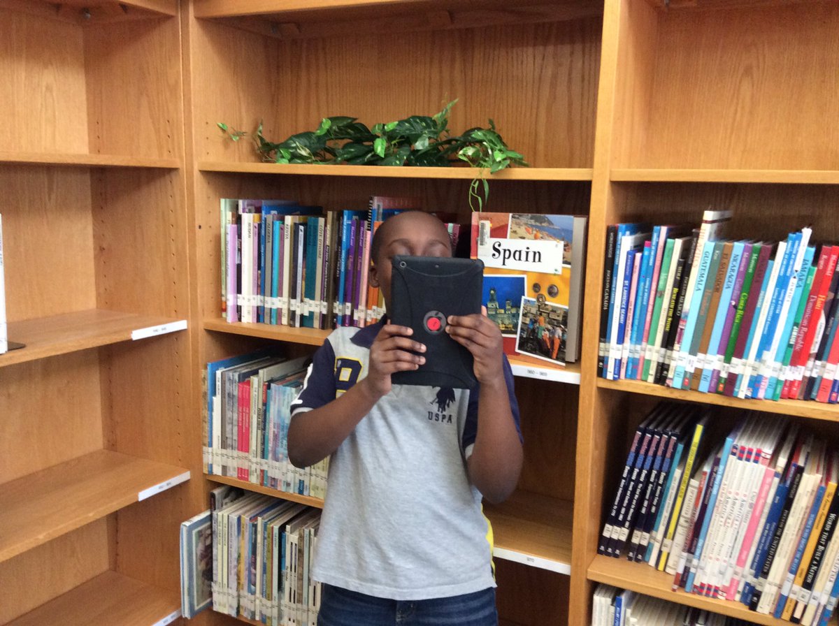 PearcyLibrary's tweet photo. 4thgr Library catalog scavenger hunt. #shelfies @AISDITD @aisdlibsrv #pearcylearninglibrary https://t.co/JzdWwwUCcS