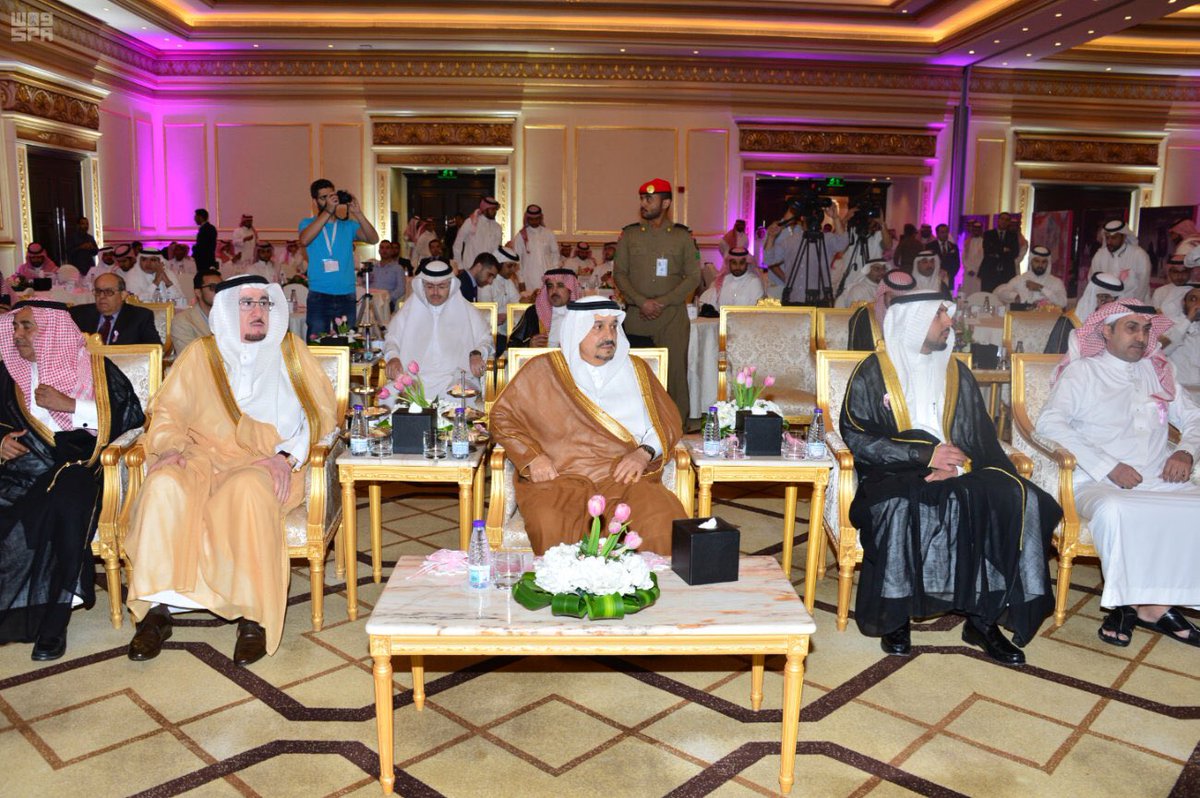 emara_alriyadh's tweet photo. رعى سمو الأمير فيصل بن بندر أمير #الرياض مساء اليوم, حفل تدشين الحملة الوطنية للتوعية بـ #سرطان_الثدي ( عشرة سنين #ومكملين ) https://t.co/7n7gPTGKLi