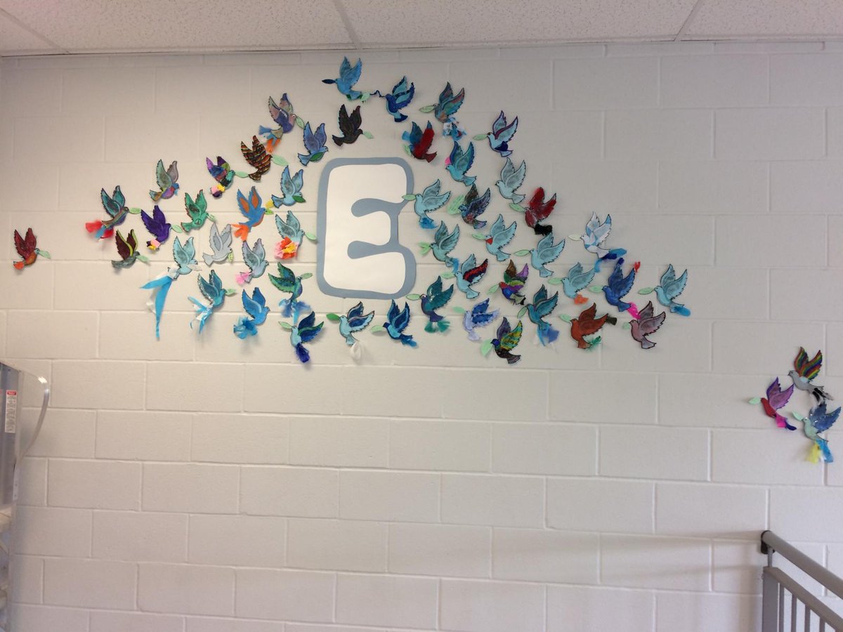 EthelGardinerPS's tweet photo. Our doves of Peace #flashitforpeace #hdsb https://t.co/RPPlv1b2lX