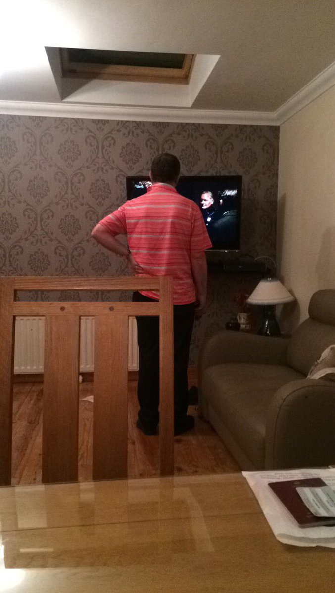meadhbh1997's tweet image. my dad has been standing there watching the telly for the past ten minutes it's hilarious #fronk #whysit