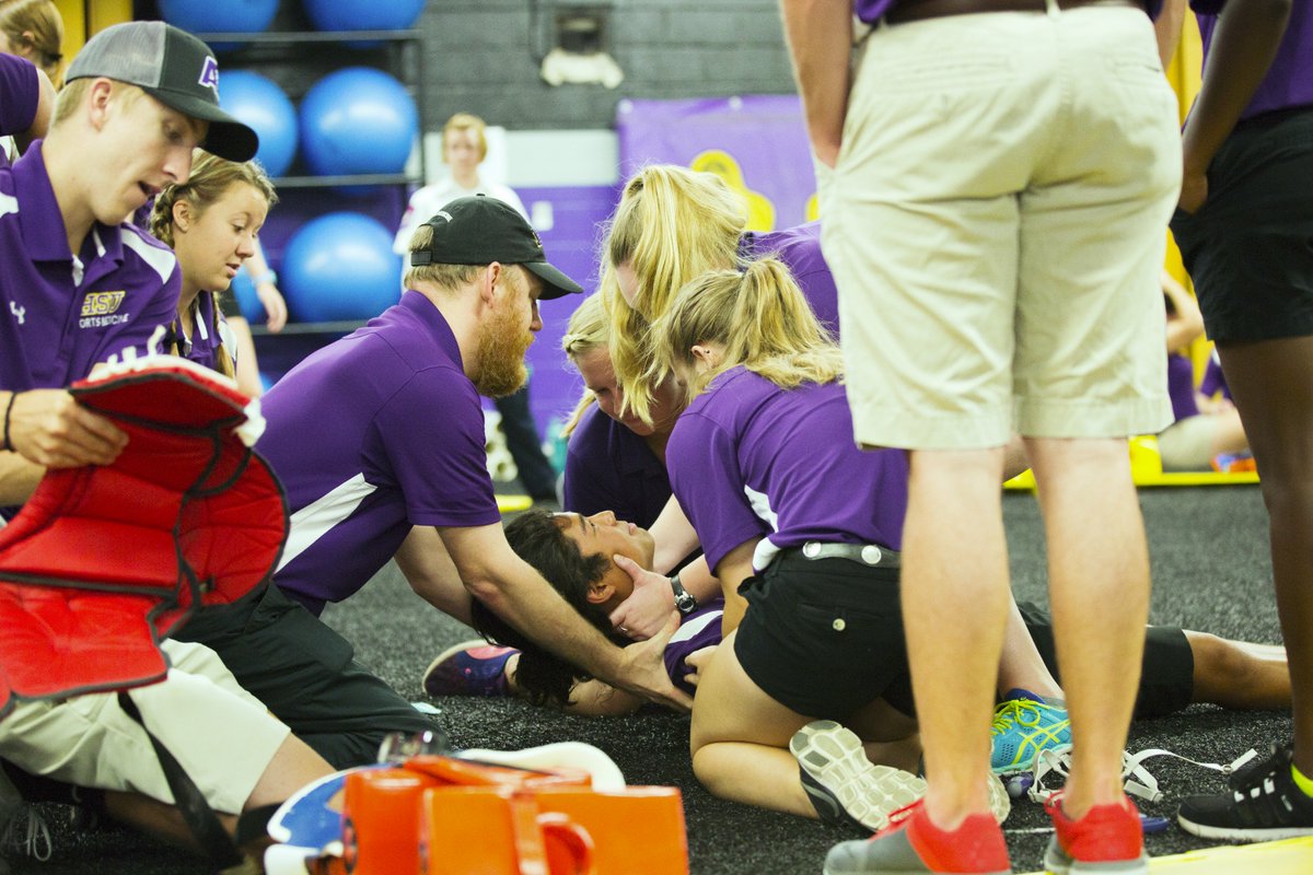 ChooseHSUTX's tweet photo. Did you know 100% of our athletic trainers that graduate from HSU pass their licensure exam? Message us for more info! https://t.co/TFlq21VEJq