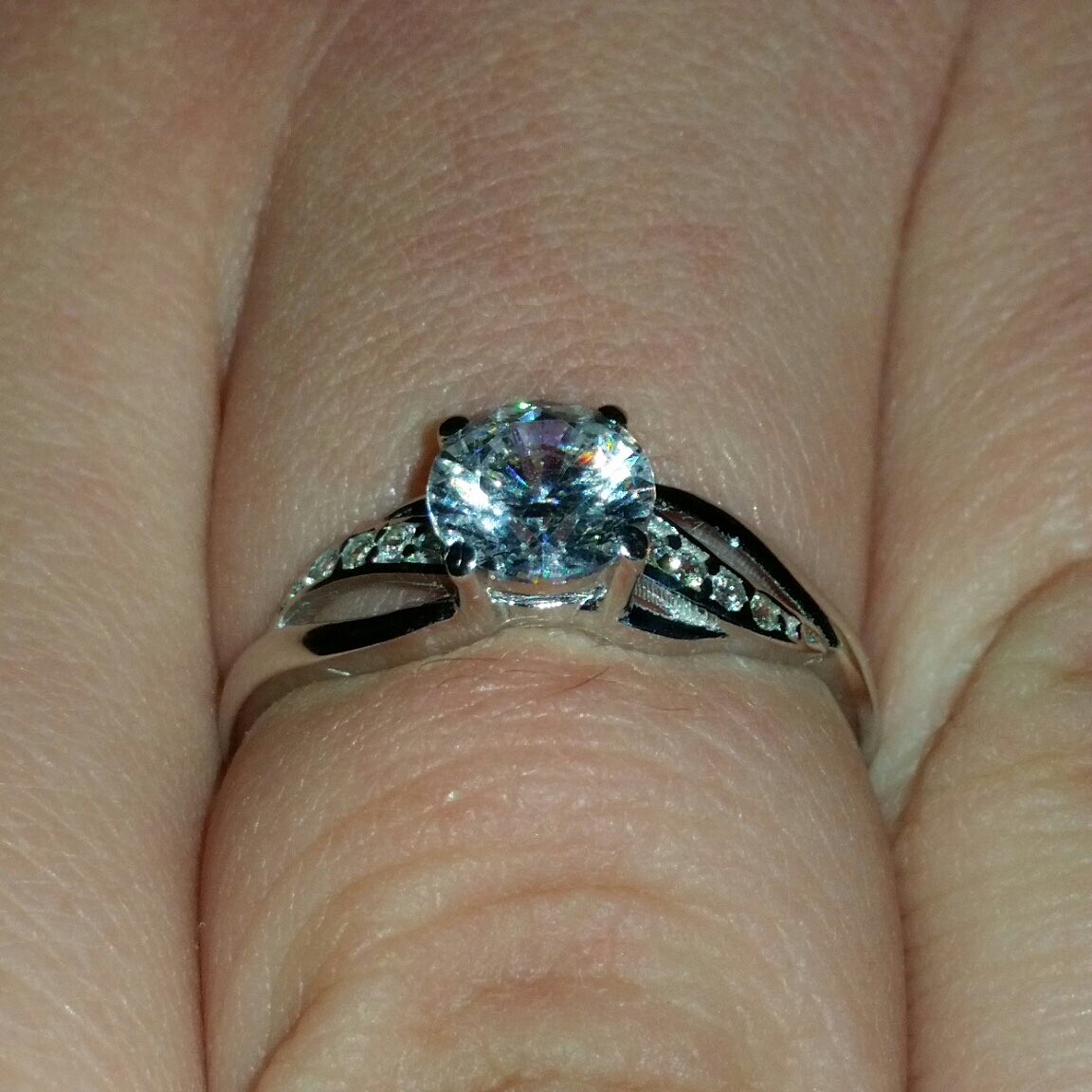 123sjones's tweet photo. @alexs_journey exciting news today Alex I got engaged here's a picture of the ring 💍😘😍 I will be here if you or your family want a chat xxxx https://t.co/erjvYgtkle