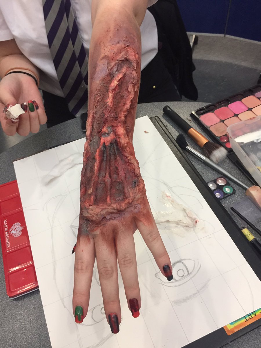 MissLTodd's tweet photo. Getting ready for Halloween at open evening tonight @ThetfordAcaduk very realistic! 🎃👻 #scarystuff #talented @THETFORDART @misshunterart https://t.co/Xa2HUdhOga