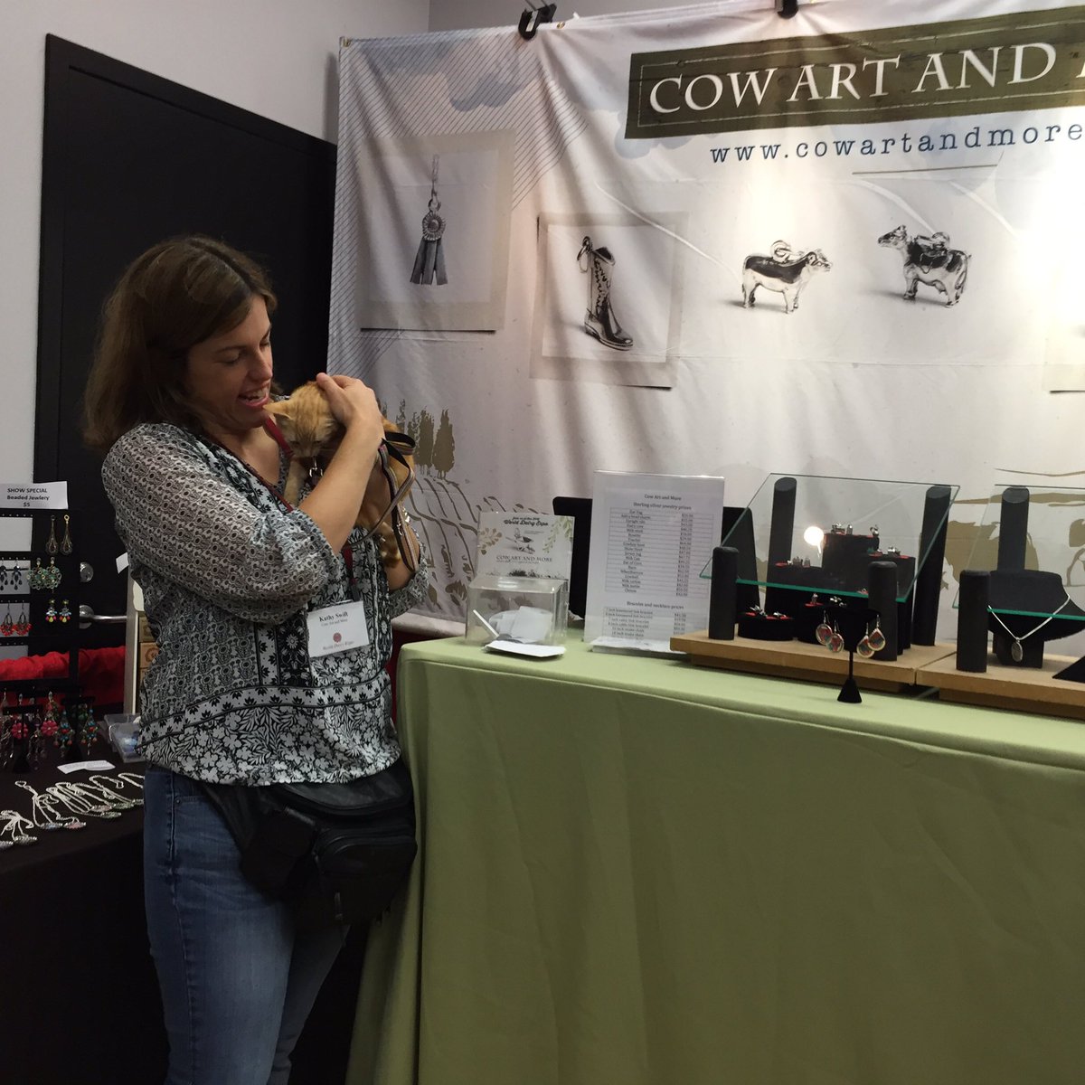 cowartandmore's tweet photo. Got to meet @JillKopfer AKA #expokitty she is quite lovely. #wde16 #WorldDairyExpo #wdexpo https://t.co/dPJarsGOtb