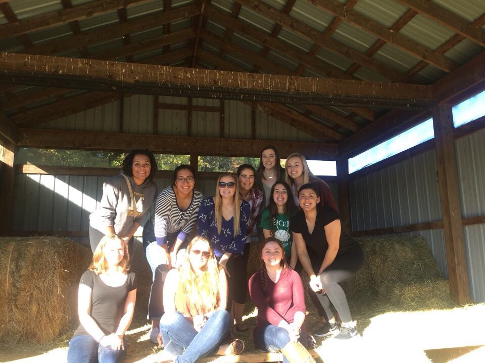 A perfect fall day for some team bonding at Ritter's Cider Mill! 🍂
