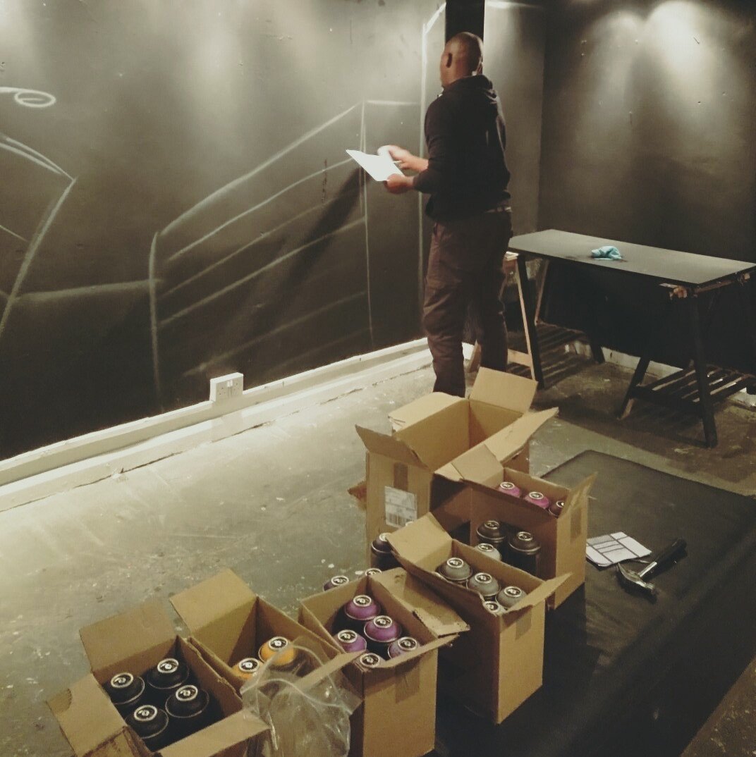 bablu121's tweet image. .@1963_gallery getting painted tonight by @Wrist77 ahead of the opening of #CreativeDifferences tomorrow, sponsored by @GlobalArtSup1.