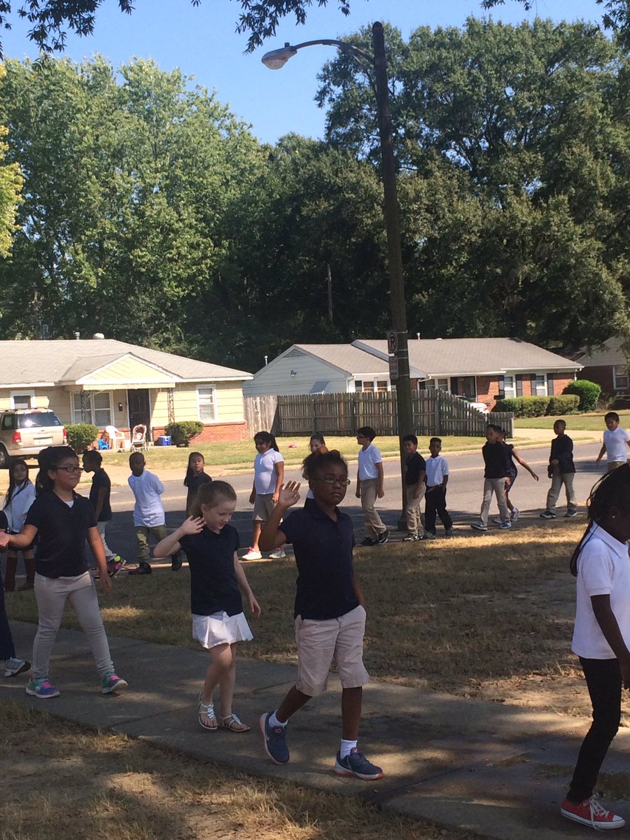 msjanwall's tweet photo. Mrs. Wallace's class taking part in national walk to school day.@Willow_OaksES https://t.co/N1QO92Tmij