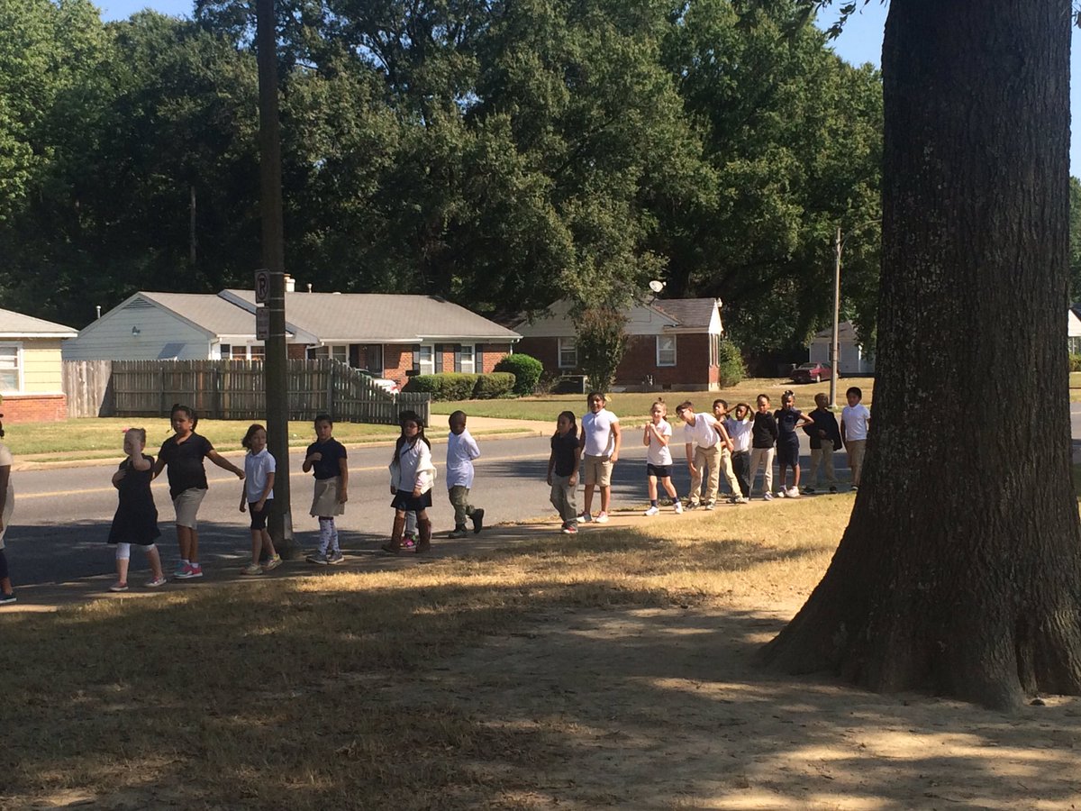 msjanwall's tweet photo. Mrs. Wallace's class taking part in national walk to school day.@Willow_OaksES https://t.co/N1QO92Tmij