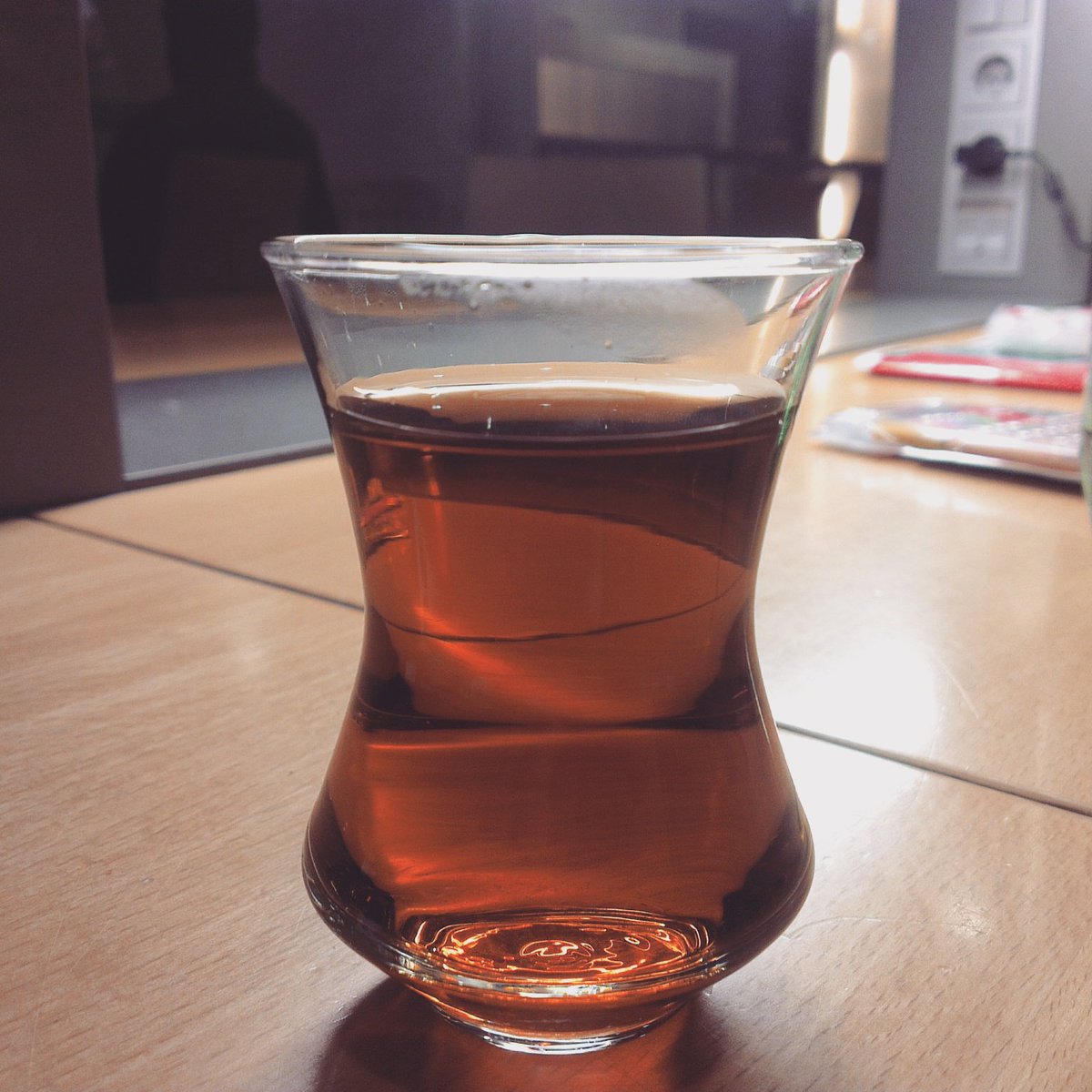 mryc_m's tweet photo. Dünyada böyle bir içecek varken neden savaşılır ? #makecaynotwar #kitbib #Weltfrieden #wundertrank #gutenachtwelt https://t.co/3r8rCmVbKy