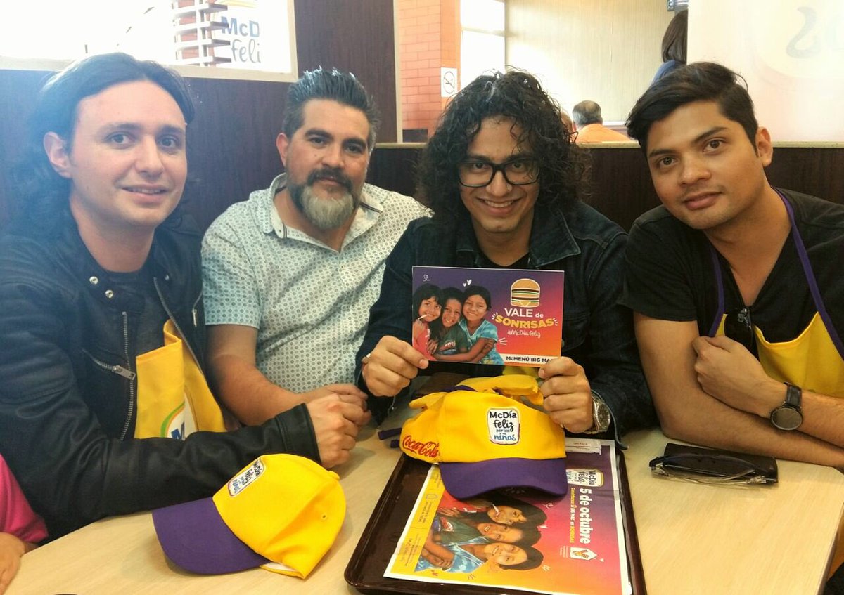 Tambordlatribu's tweet photo. Aquí acompañados de Pepe de @bohemiasub y @JonoJonesMusic recordándoles que todavía hay vales para canjear después #McDíaFeliz #Primma https://t.co/dykmEr39D7