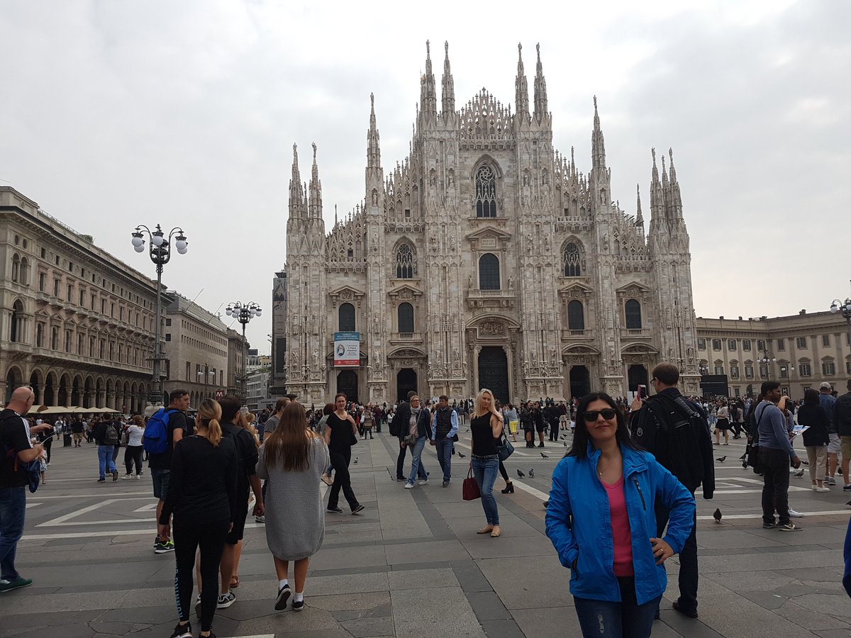 leahyseni's tweet photo. # Piazzadelduomo# milano#italy https://t.co/Wwsl0LMOAw