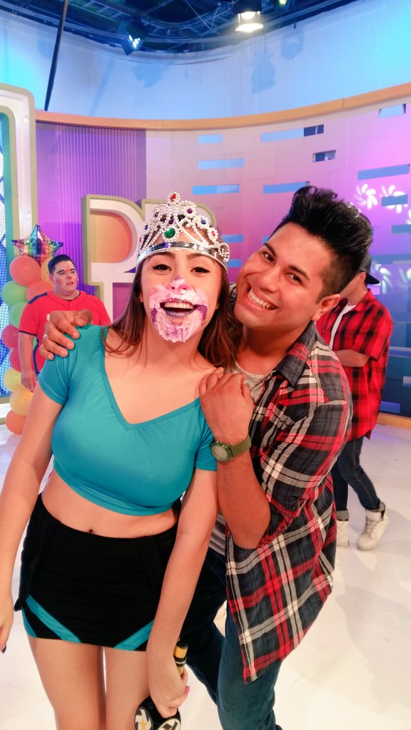 hectorsanz6's tweet photo. Hoy es tu día hermosa @MoniContreras disfrutalo al máximo te quiero tú no 😂🎤 dios te bendiga !!! 😍😘 el viernes paggy ea ea ea https://t.co/uD3WZSdUNn